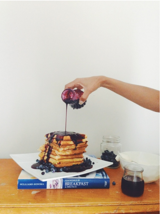 Waffles with Blueberry and Maple sauce - Diala Canelo